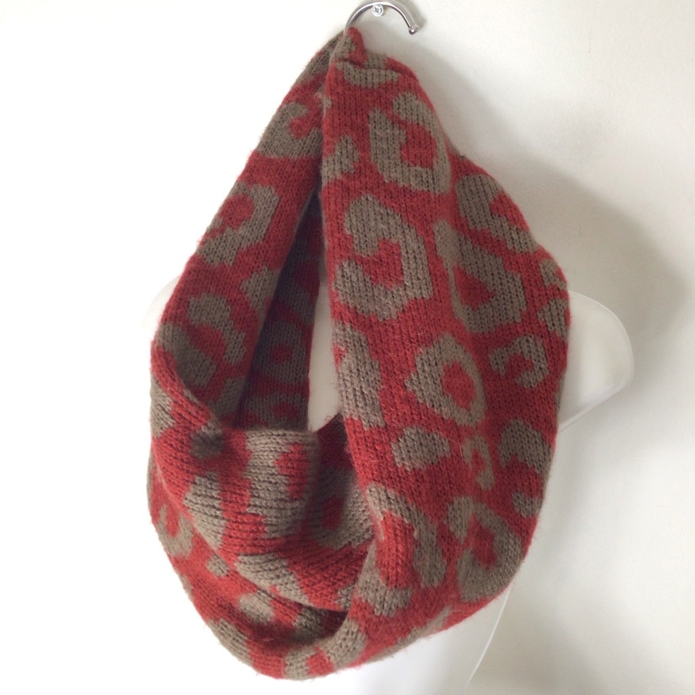 Look infinity knit scarf Print Infinity Scarf in Rust and Taupe